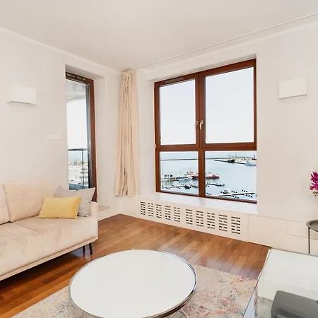 Totu Sea Towers גדינייה